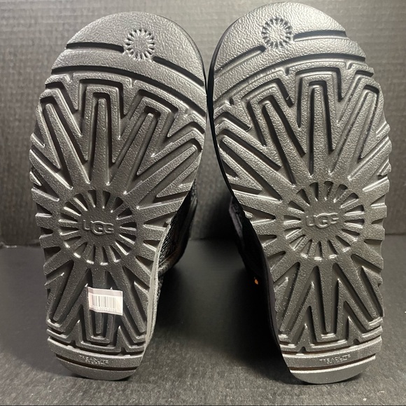 BNWOB UGG BLACK SHIFTING SEQUINS BOOT 6M PRICE FIRM!! - Picture 10 of 13